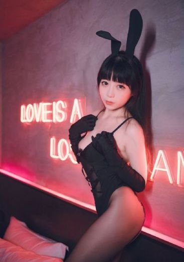 娇妻在黑人胯下哀求高潮电影
